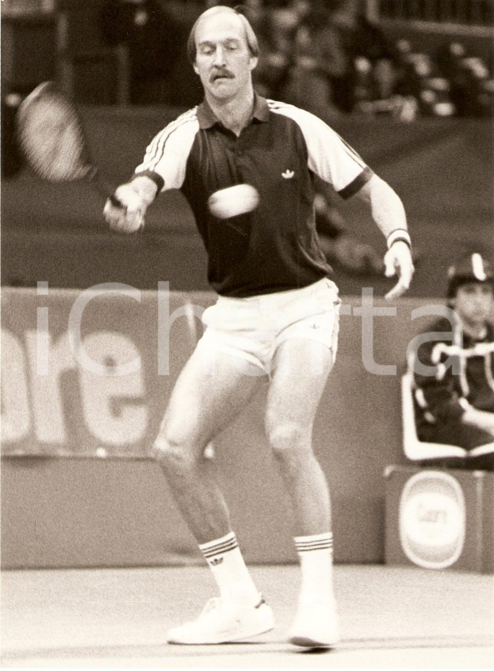 Fotografia d epoca originale 1982 MILANO Cuore Tennis Cup Stan SMITH durante match Sponsor ADIDAS Fotografia 1