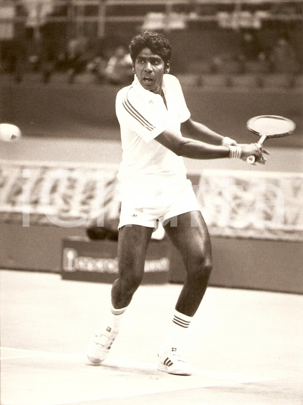 Fotografia d epoca originale 1980 ca INDIA Tennis Rovescio di Vijay AMRITRAJ Sponsor ADIDAS Fotografia 1