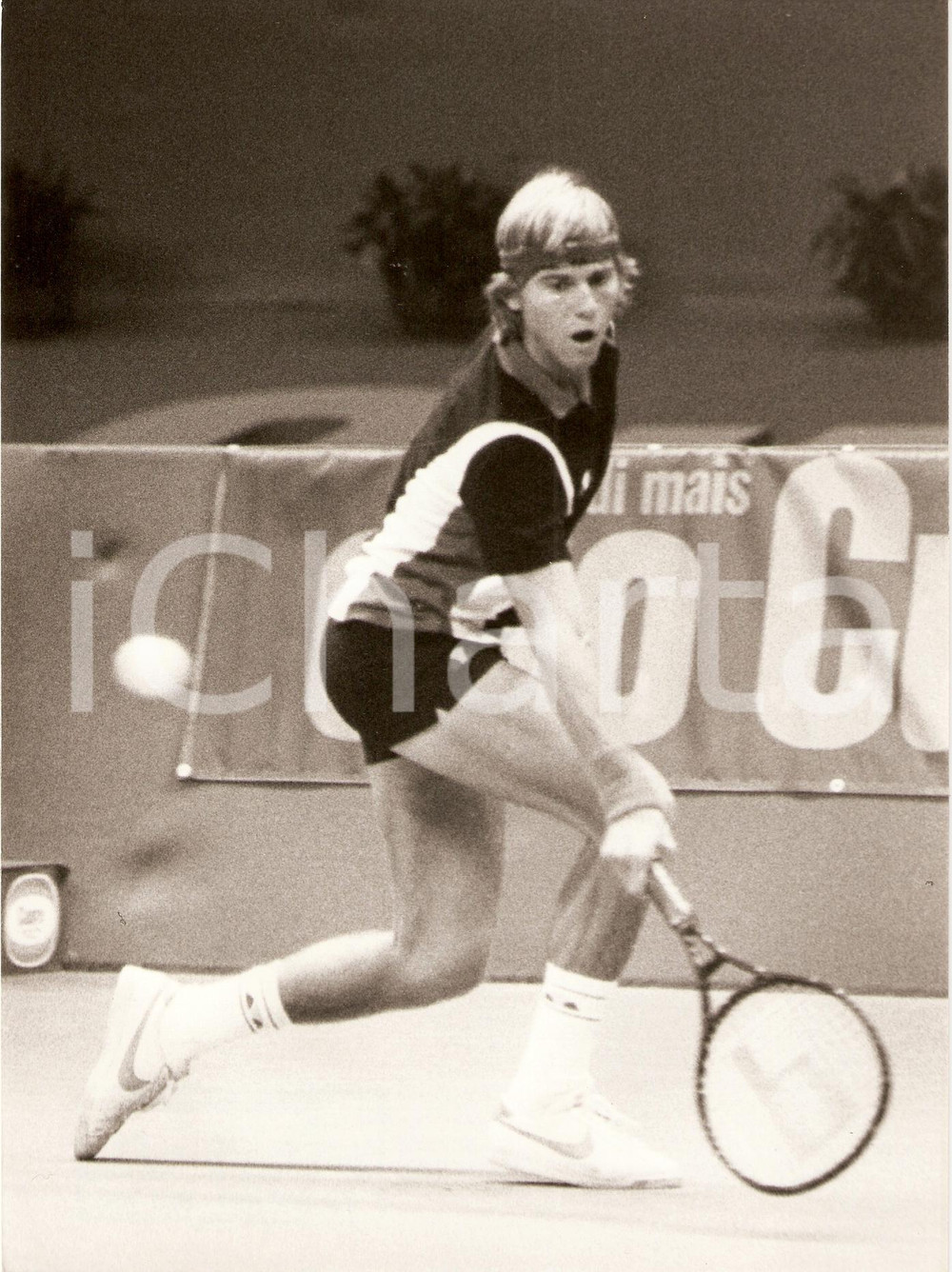Fotografia d epoca originale 1982 MILANO Cuore Tennis Cup Vincent VAN PATTEN durante un match Fotografia 1