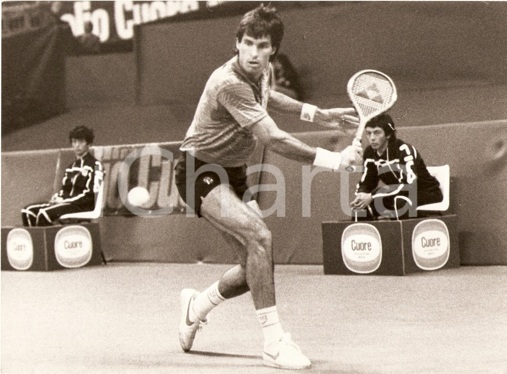 Fotografia d epoca originale 1982 MILANO Cuore Tennis Cup Butch WALTS durante match Sponsor OLIO CUORE Foto 1