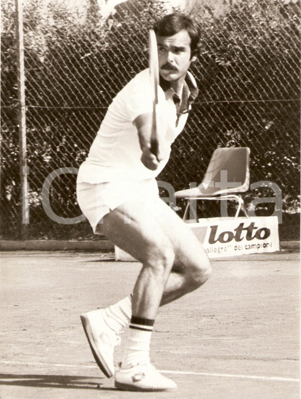 Fotografia d epoca originale 1975 ca ITALIA Tennis Tonino ZUGARELLI si allena Sponsor LOTTO Fotografia 1