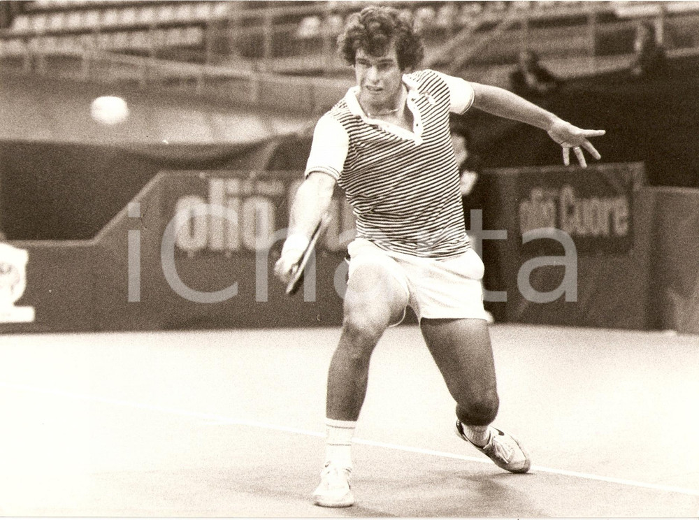 Fotografia d epoca originale 1982 MILANO Cuore Tennis Cup Tom GULLIKSON durante un incontro Fotografia 1