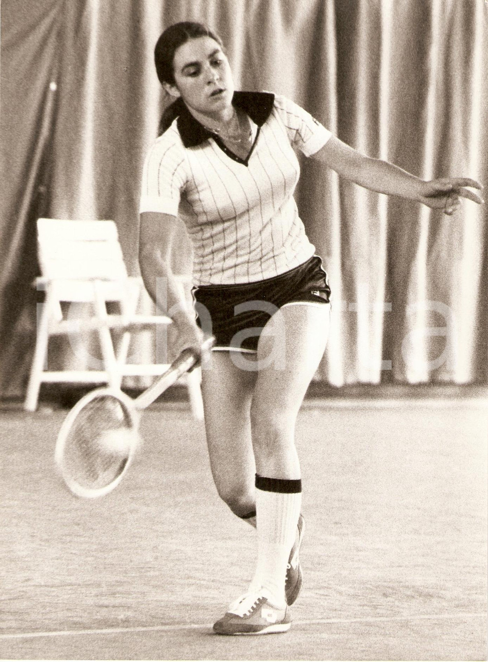 Fotografia d epoca originale 1985 ca MILANO Tennis Sabina SIMMONDS si allena con scarpe LOTTO Fotografia 1