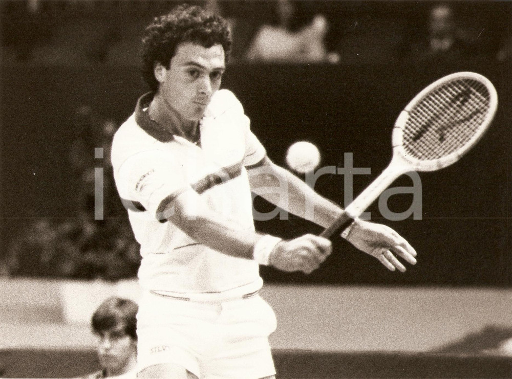 Fotografia d epoca originale 1980 MILANO Tennis BROOKLYN TOURNAMENT JosÃ¨ Luis CLERC durante un match Foto 1