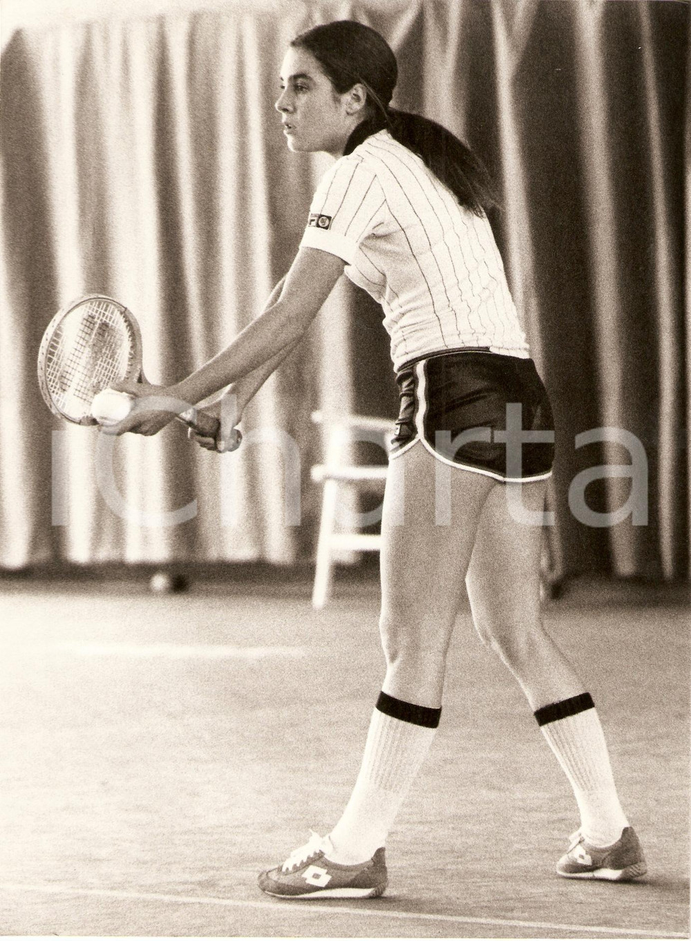 Fotografia d epoca originale 1985 ca MILANO Tennis Sabina SIMMONDS prepara un servizio Ritratto Fotografia 1