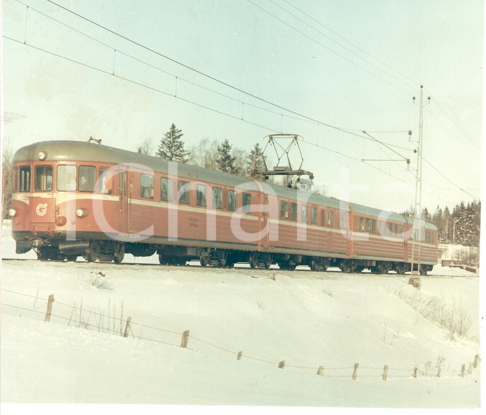 Fotografia d epoca originale 1975 ca SWEDEN  TGOJ Locomotiva tra la neve ANIMATA Fotografia 1