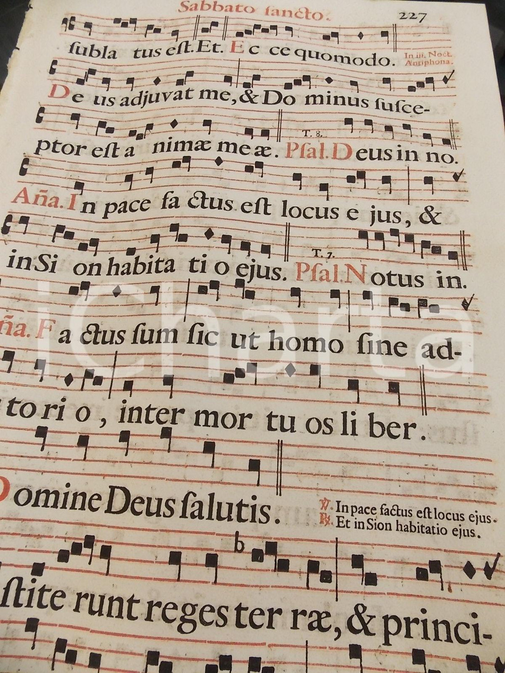 Libro, pubblicazione d epoca 1700 ca ANTIFONARIO ROMANO Pagina canti in rosso e nero per SABATO SANTO 1