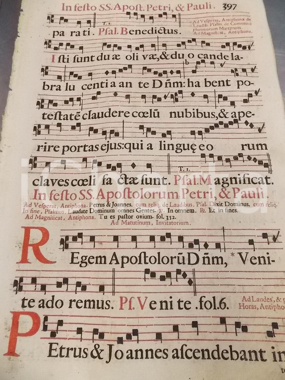 Libro, pubblicazione d epoca 1700 ca ANTIFONARIO ROMANO Pagina canti in rosso e in nero Festa PIETRO e PAOLO 1