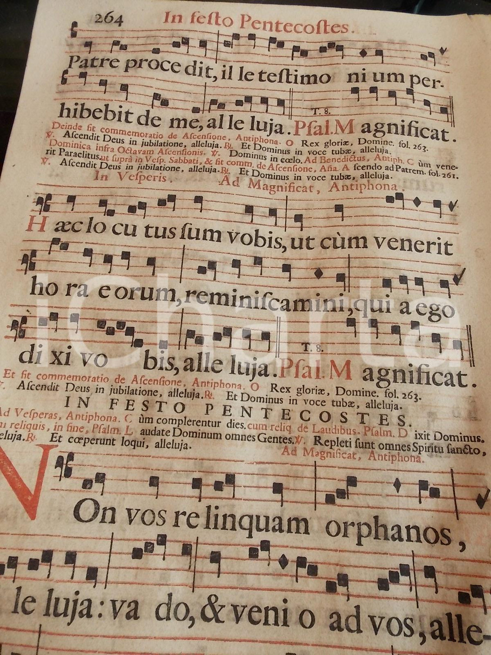 Libro, pubblicazione d epoca 1700 ca ANTIFONARIO ROMANO Pagina canti in rosso e nero PENTECOSTE ASCENSIONE 1
