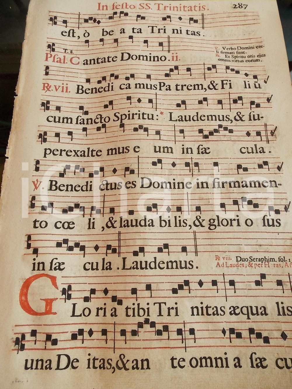Libro, pubblicazione d epoca 1700 ca ANTIFONARIO ROMANO Pagina canti in rosso e in nero SANTISSIMA TRINITA 1