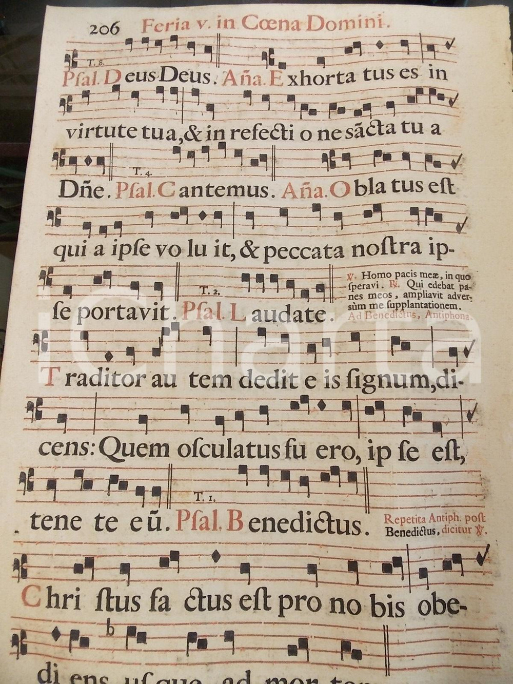 Libro, pubblicazione d epoca 1700 ca ANTIFONARIO ROMANO Pagina con canti in rosso e nero COENA DOMINI 1