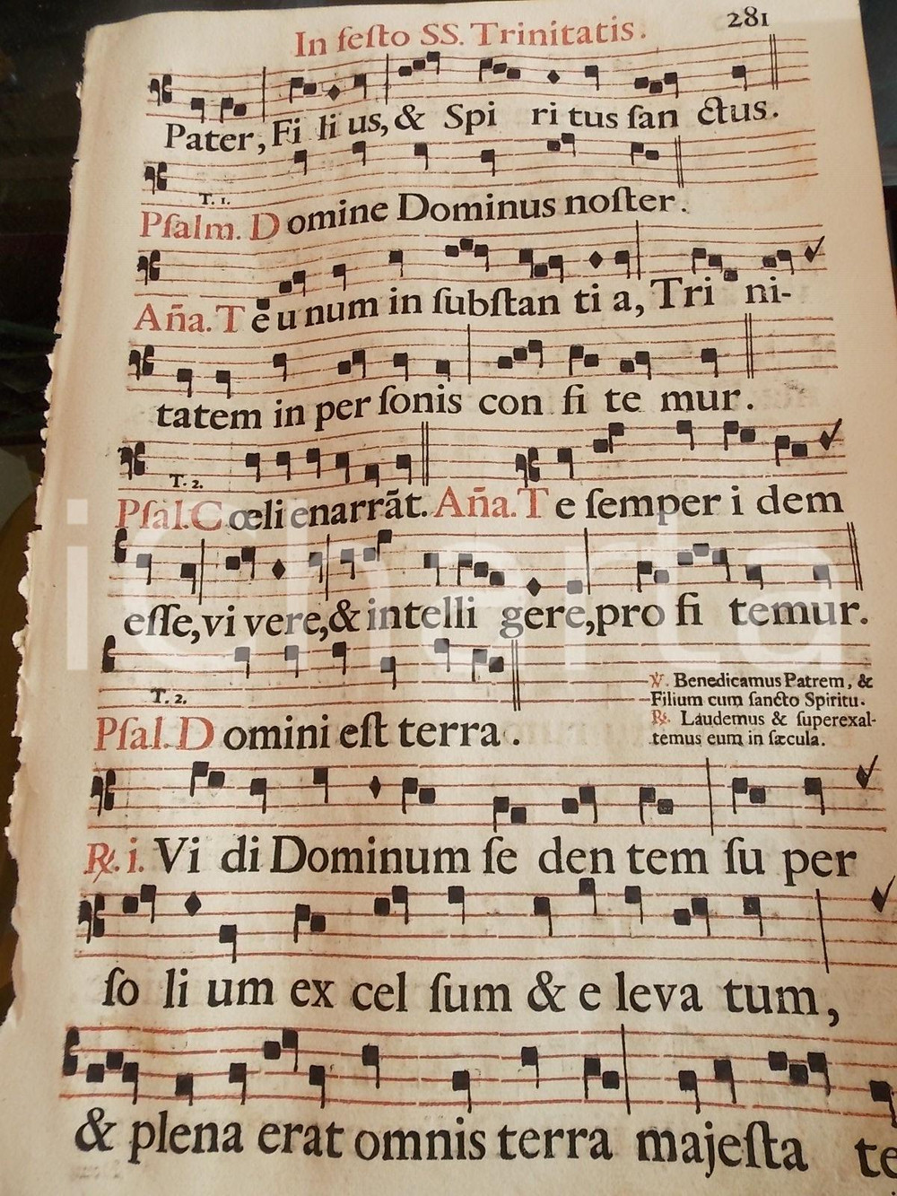Libro, pubblicazione d epoca 1700 ca ANTIFONARIO ROMANO Pagina canti rosso e nero Festa SANTISSIMA TRINITA 1
