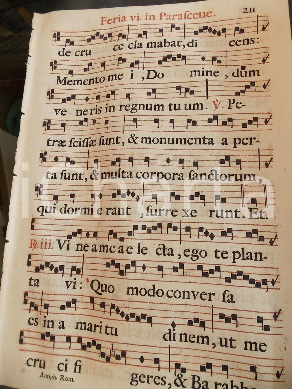 Libro, pubblicazione d epoca 1700 ca ANTIFONARIO ROMANO Pagina con canti in rosso e nero sesta PARASCEVE 1