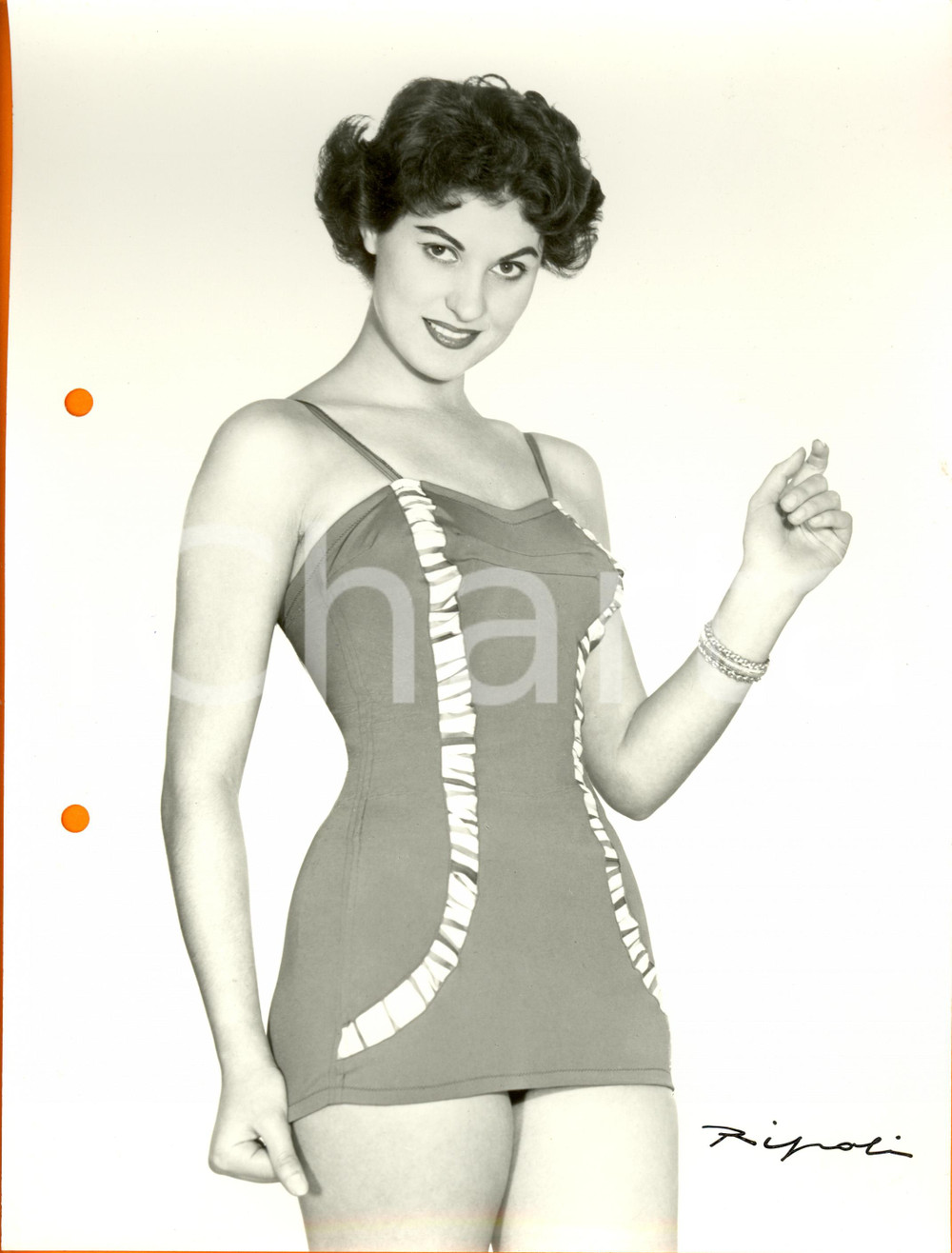 Fotografia d epoca originale 1960 ca MILANO MODA  Modella posa su set in costume intero Foto VINTAGE 1