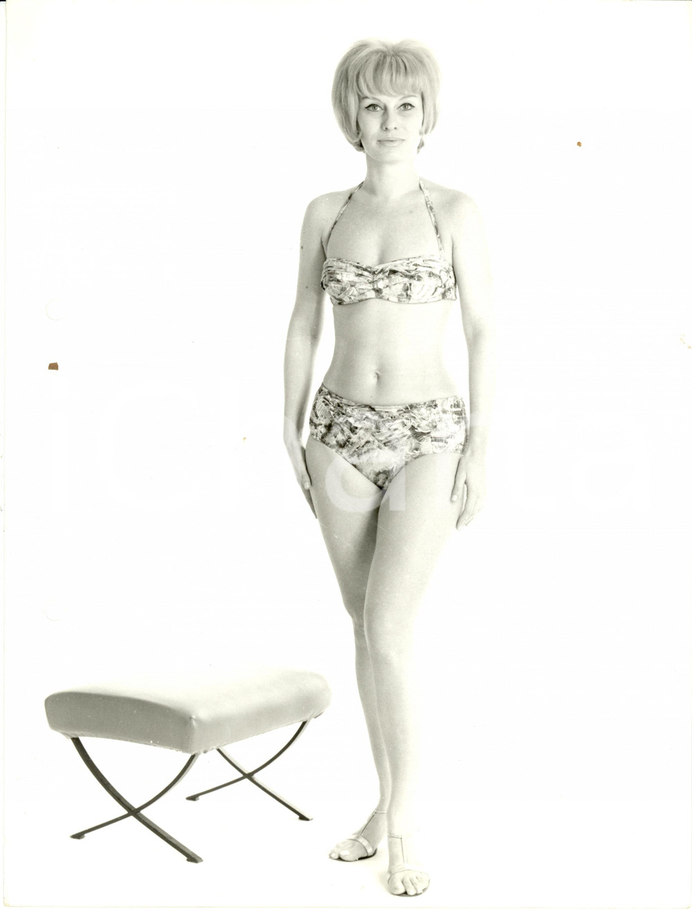 Fotografia d epoca originale 1960 ca MILANO MODA  Modella posa in bikini fantasia Fotografia VINTAGE 1