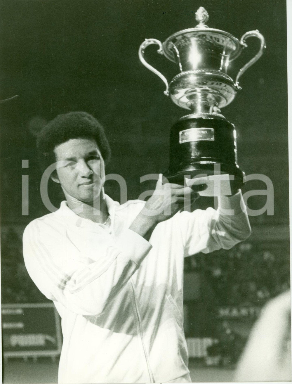 Fotografia d epoca originale 1976 ROMA Tennis Campione Arthur ASHE vince Coppa PUMA Fotografia 1