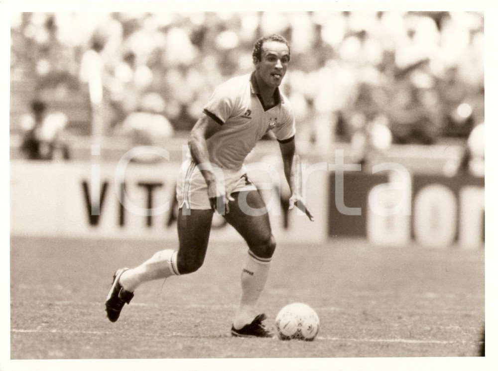 Fotografia d epoca originale 1980 ca BRASILE Calcio Elzo COELHO durante partita Centrocampista Foto 1