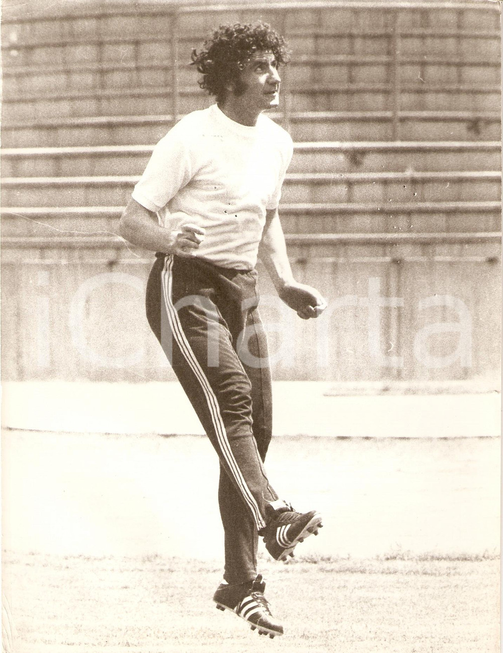 Fotografia d epoca originale 1975 circa JUGOSLAVIA Calcio Jusuf HATUNIC colpo di testa Allenamenti Fotografia 1