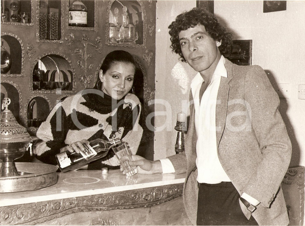 Fotografia d epoca originale 1982 CIPRO Calcio Andreas CONSTANTINOU beve whiskey JOHNNIE WALKER Fotografia 1