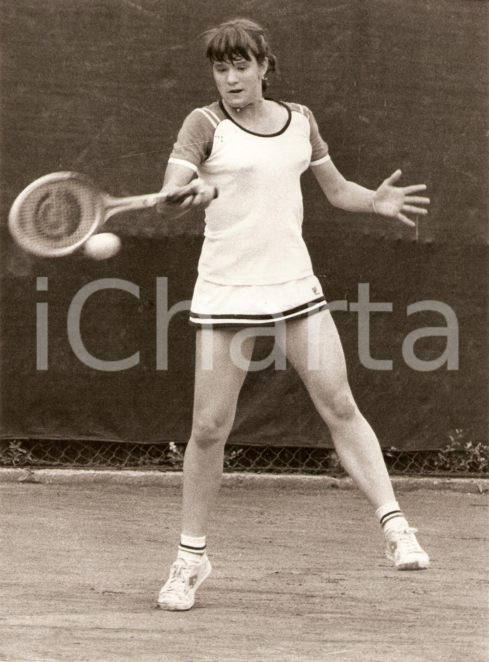 Fotografia d epoca originale 1980 circa TENNIS Nicoletta VIRGINTINO durante allenamento Sponsor LOTTO Foto 1