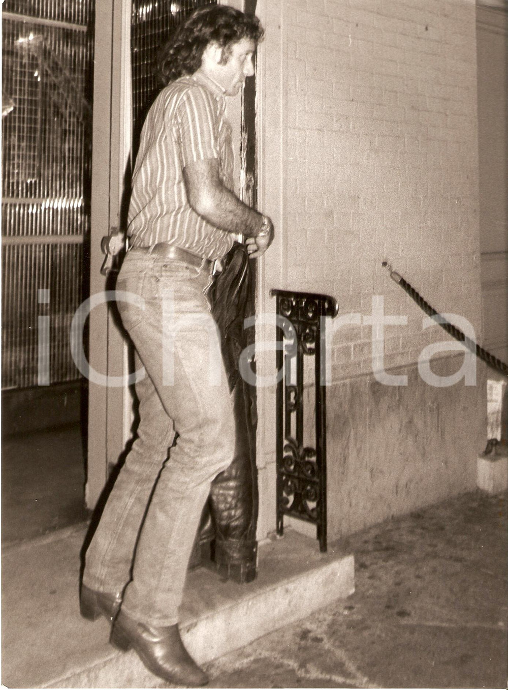 Fotografia d epoca originale 1980 circa ARGENTINA Tennis Guillermo VILAS all uscita di un locale Fotografia 1