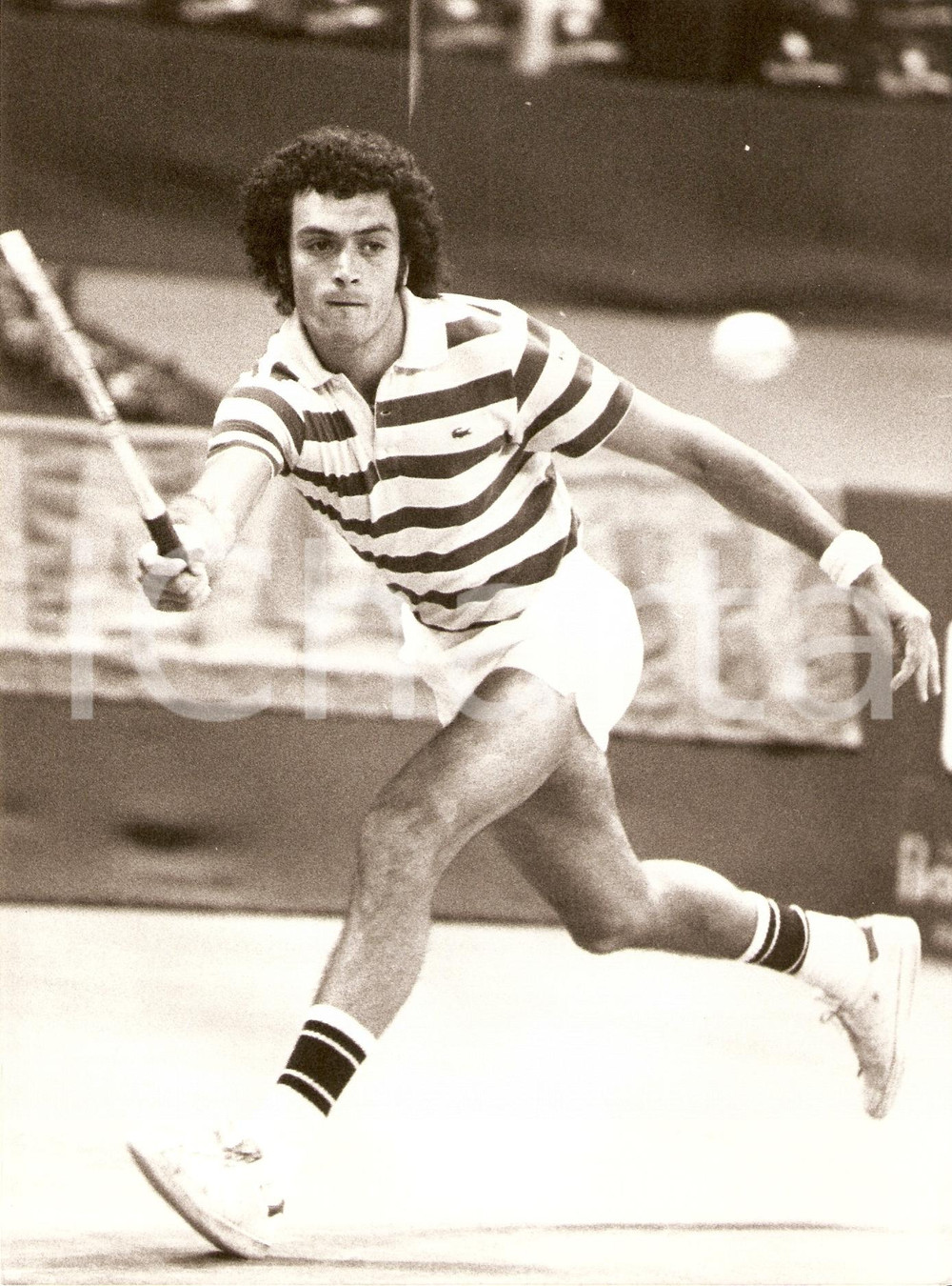 Fotografia d epoca originale 1980 ca ARGENTINA Tennis JosÃ© Luis CLERC durante un match Sponsor LACOSTE Foto 1