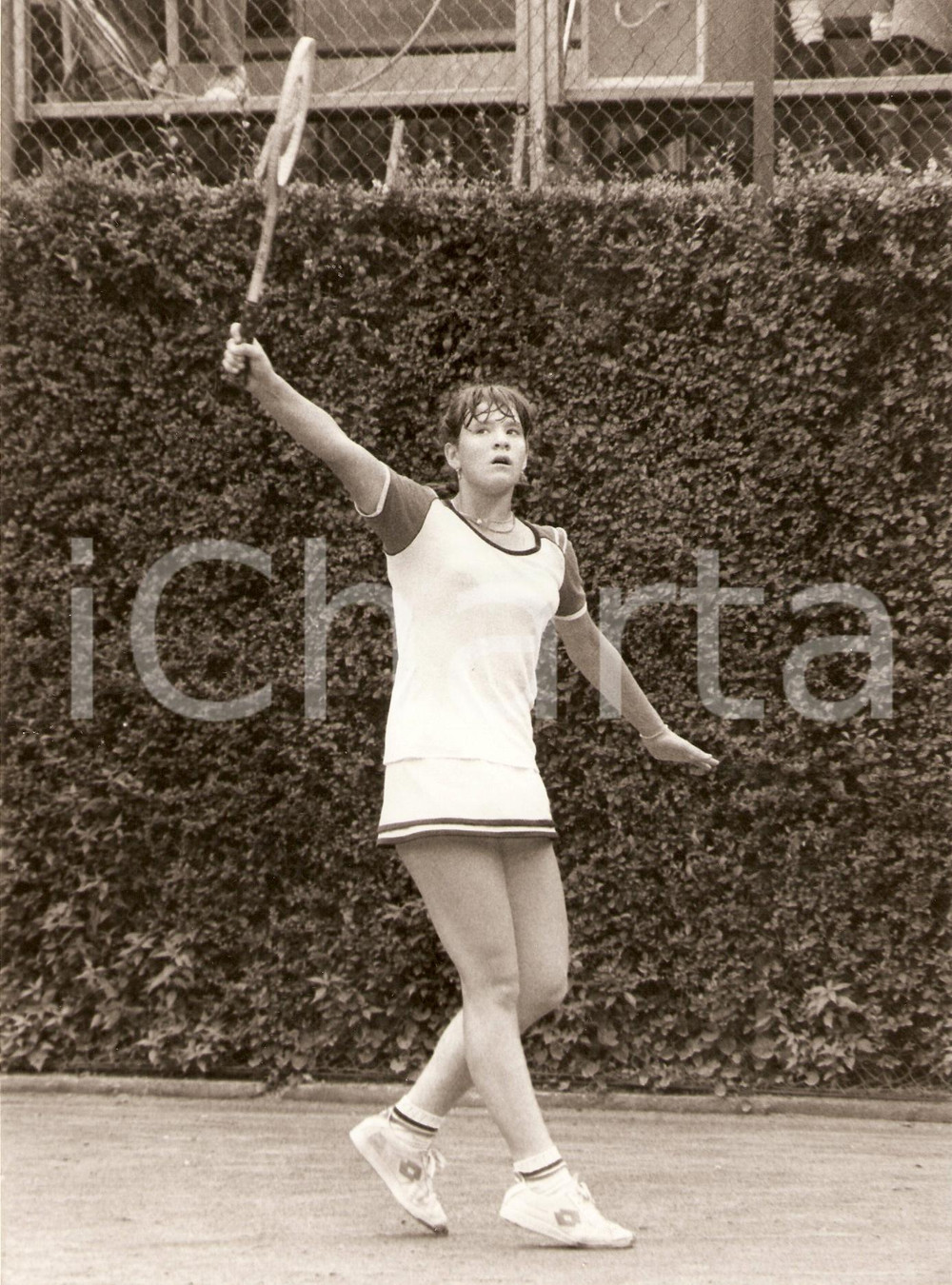 Fotografia d epoca originale 1980 circa TENNIS Nicoletta VIRGINTINO si allena Sponsor LOTTO Fotografia 1