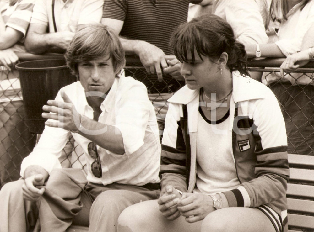 Fotografia d epoca originale 1980 ca TENNIS Massimo DI DOMENICO istruisce Nicoletta VIRGINTINO Fotografia 1
