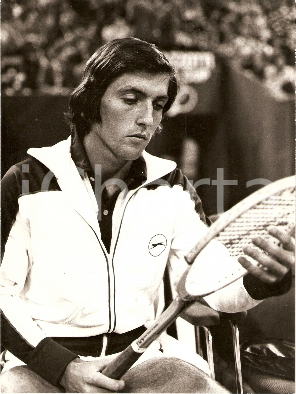 Fotografia d epoca originale 1978 MILANO Ramazzotti Tennis Cup Andrew JARRETT controlla racchetta Fotografia 1