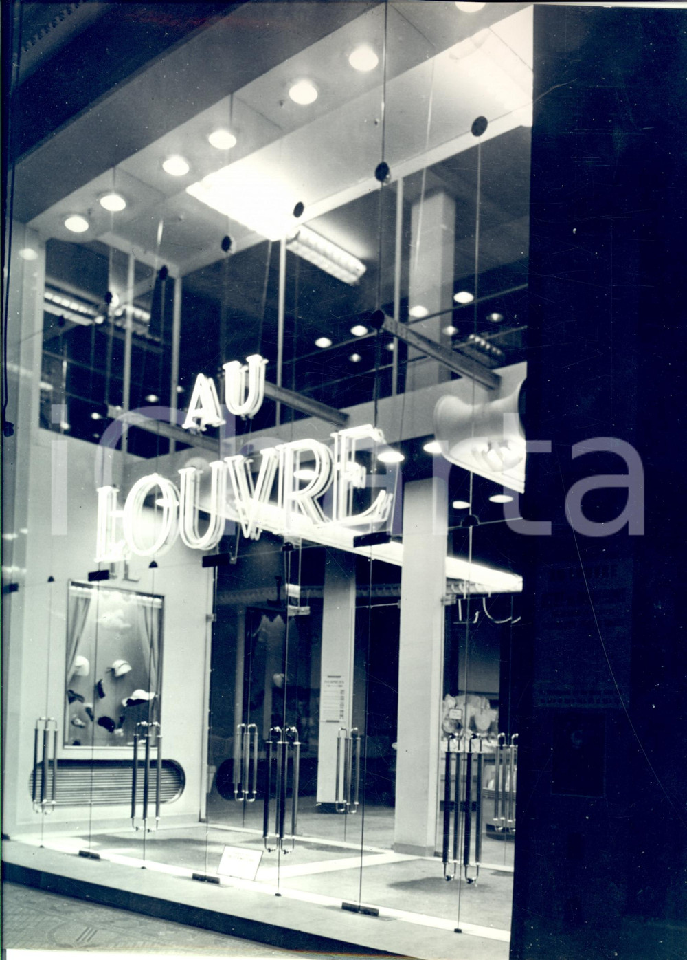 Fotografia d epoca originale 1970 ca BRUXELLES L entrÃ©e du magasin AU LOUVRE Photo cm 24x30 1