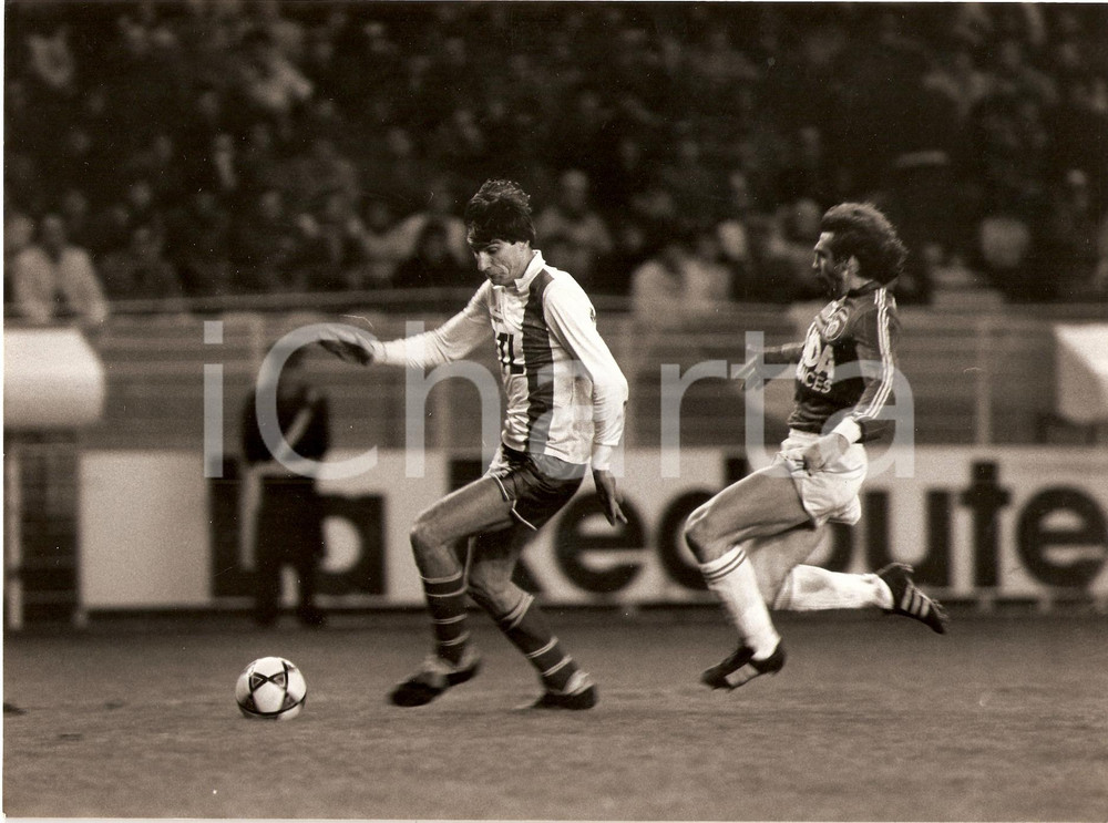 Fotografia d epoca originale 1981 PARIS SAINTGERMAIN Calcio FRANCIA Ivica SURJAK durante partita Fotografia 1