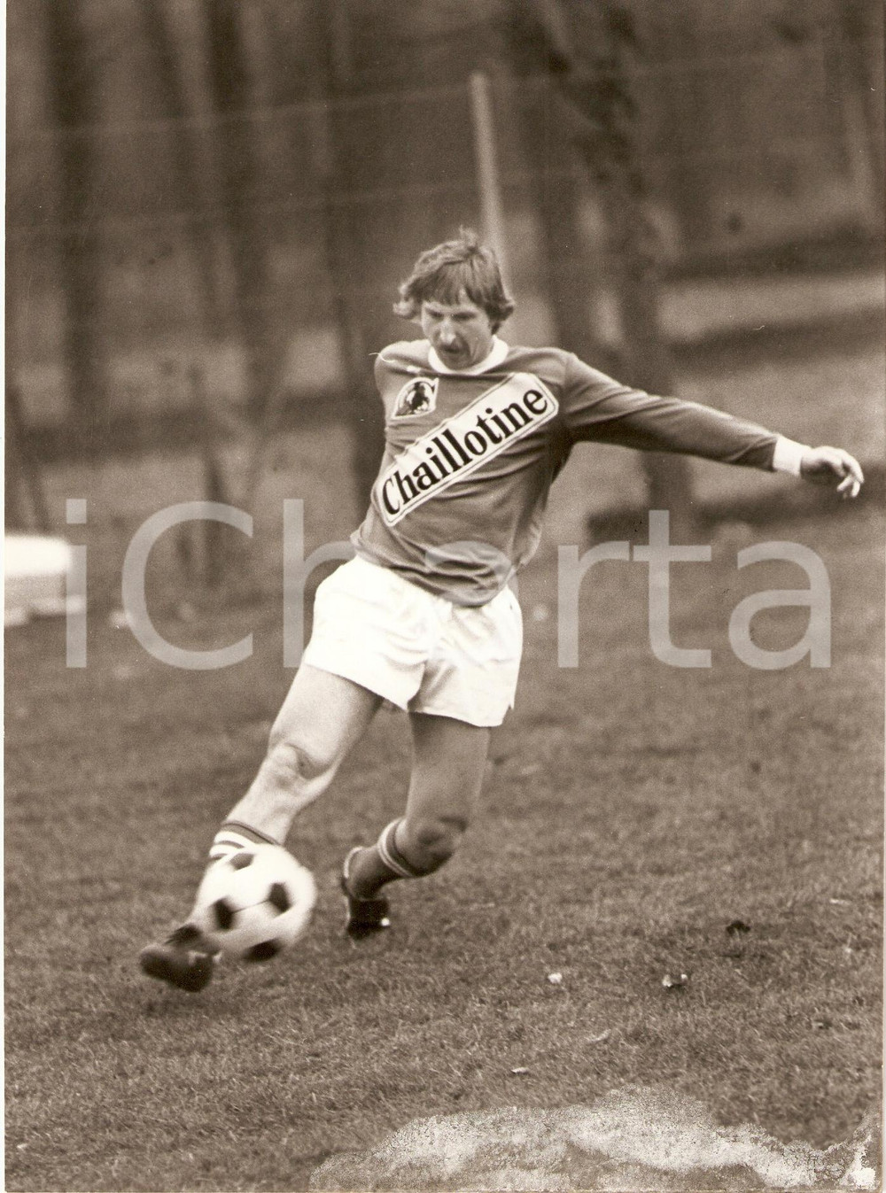 Fotografia d epoca originale 1981 AJ AUXERRE Calcio FRANCIA Andrzej SZARMACH si allena CHAILLOTINE Fotografia 1