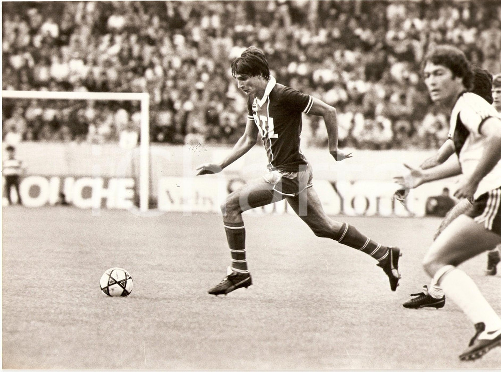 Fotografia d epoca originale 1981 PARIS SAINTGERMAIN Calcio FRANCIA Ivica SURJAK durante partita Fotografia 1