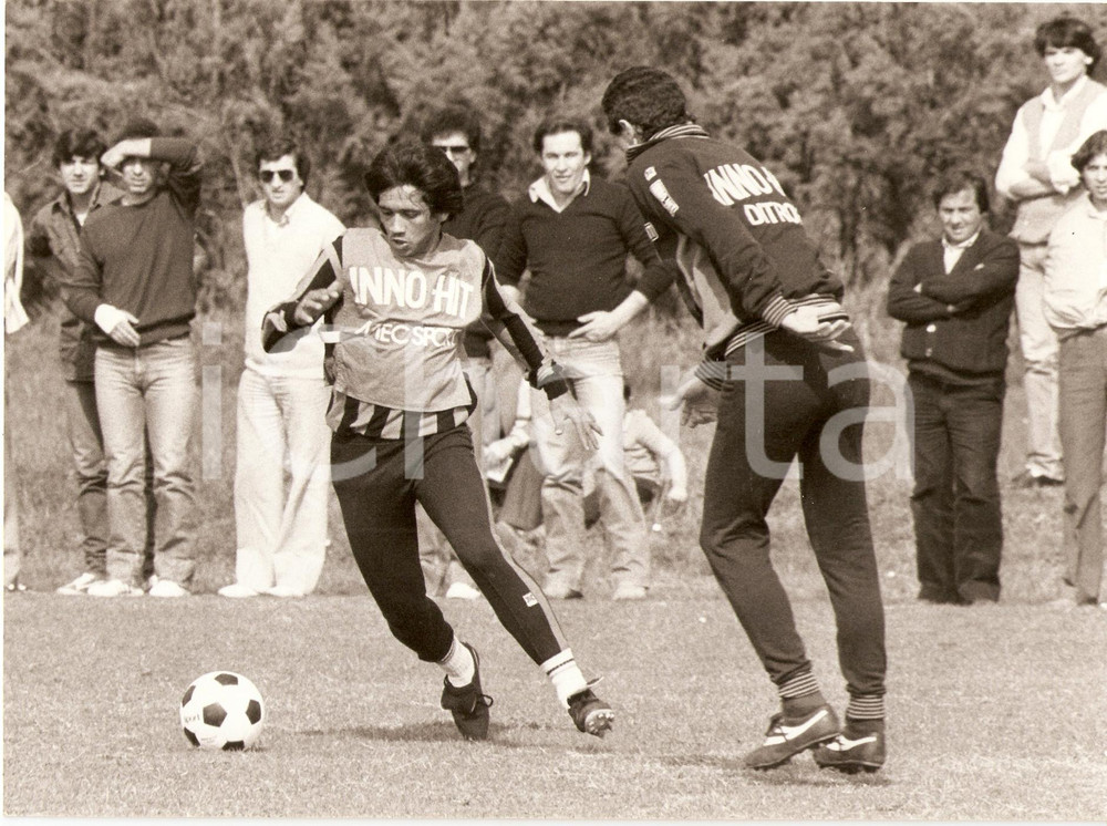 Fotografia d epoca originale 1980 circa INTER Calcio Graziano BINI pressing su BUGRE Allenamento Fotografia 1