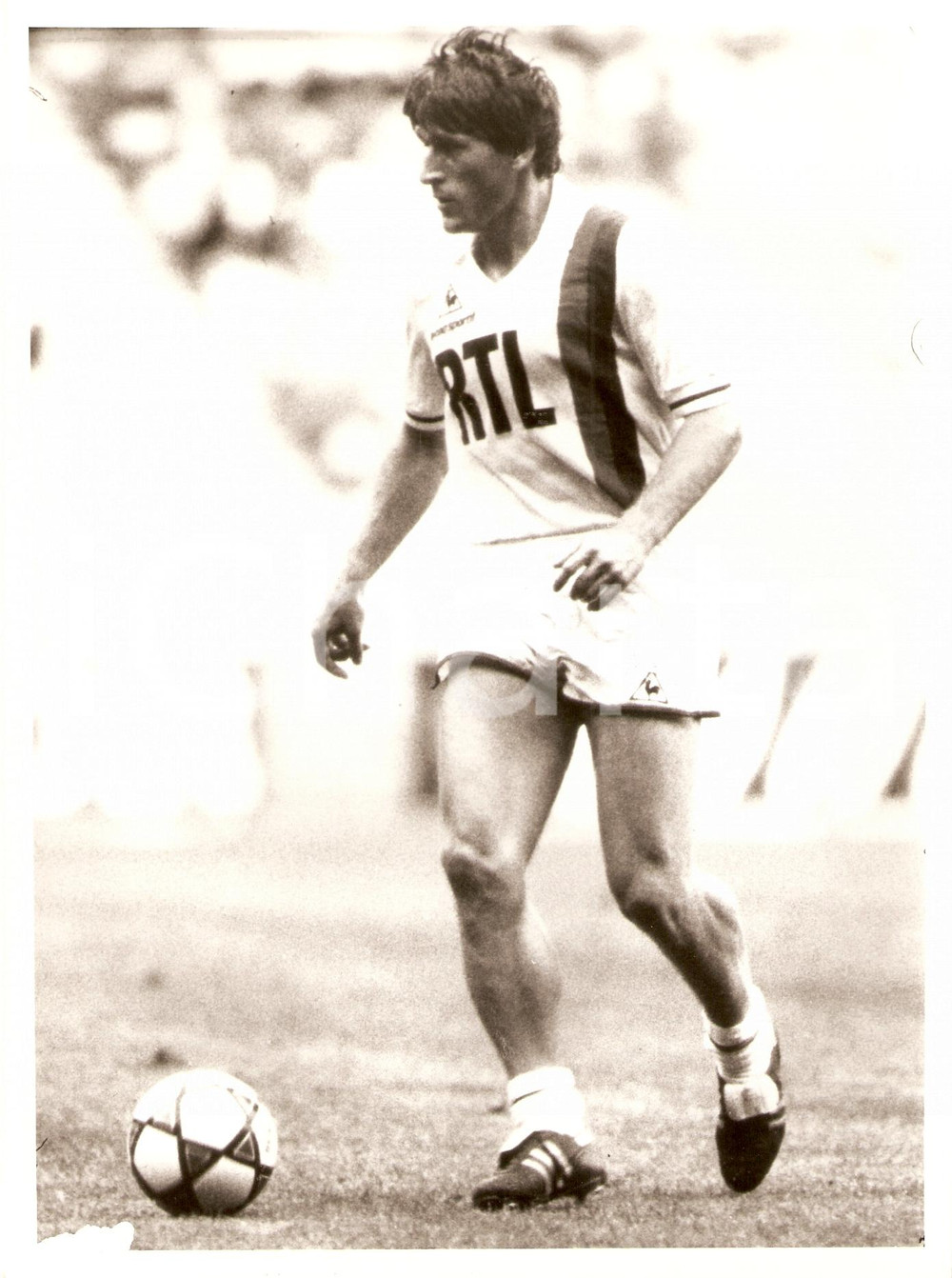 Fotografia d epoca originale 1985 ca FRANCIA Calcio PARIS SAINTGERMAIN Safet SUSIC durante partita Foto 1