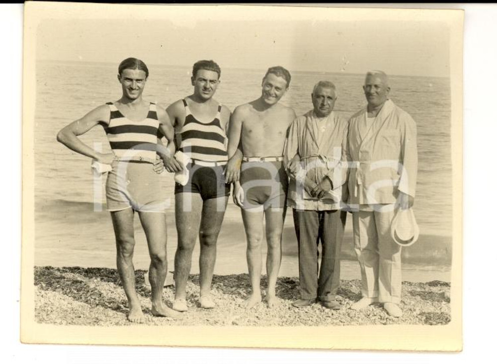 Fotografia d epoca originale 1932 LOANO SV Sacerdote don LEVA alla colonia marina ALESSANDRIA Foto 1