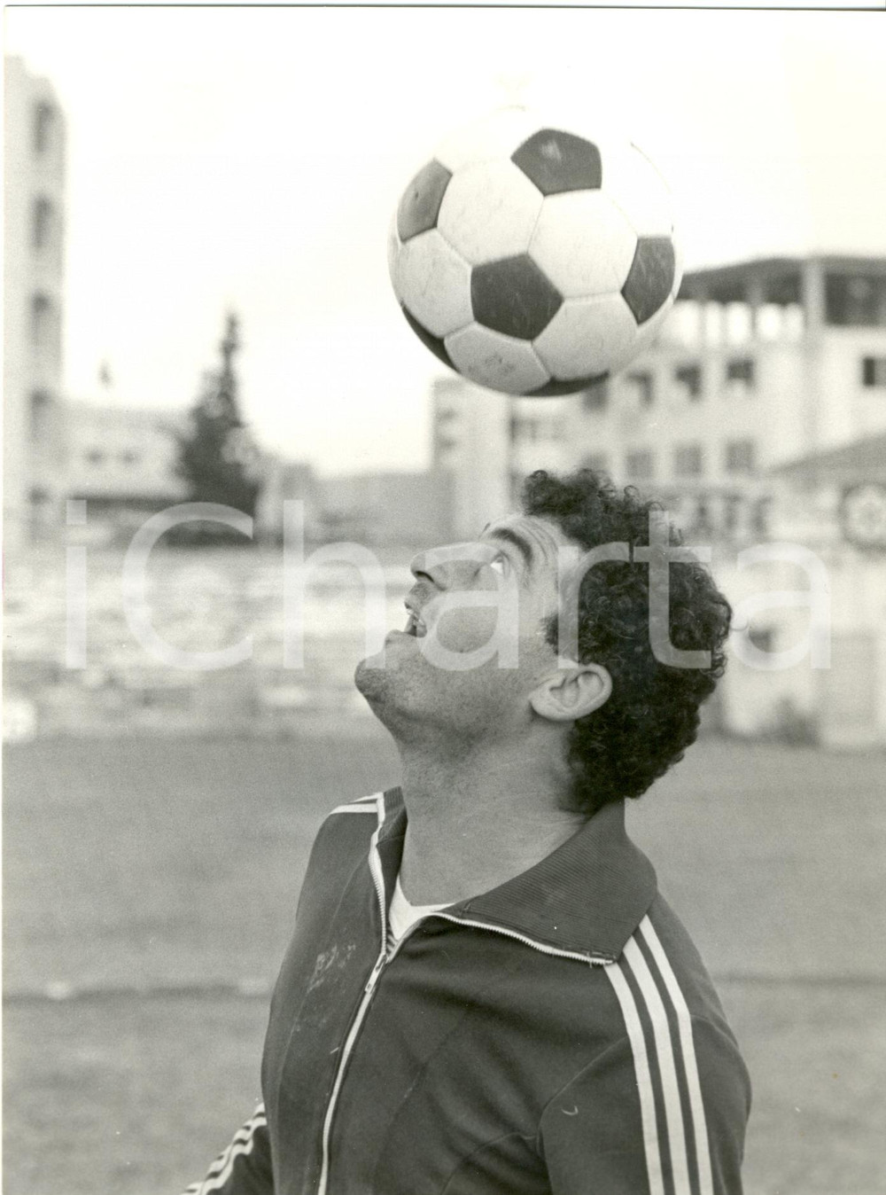Fotografia d epoca originale 1978 CALCIO Sotiris KAIAFAS Palleggia con la testa CIPRO Fotografia 1