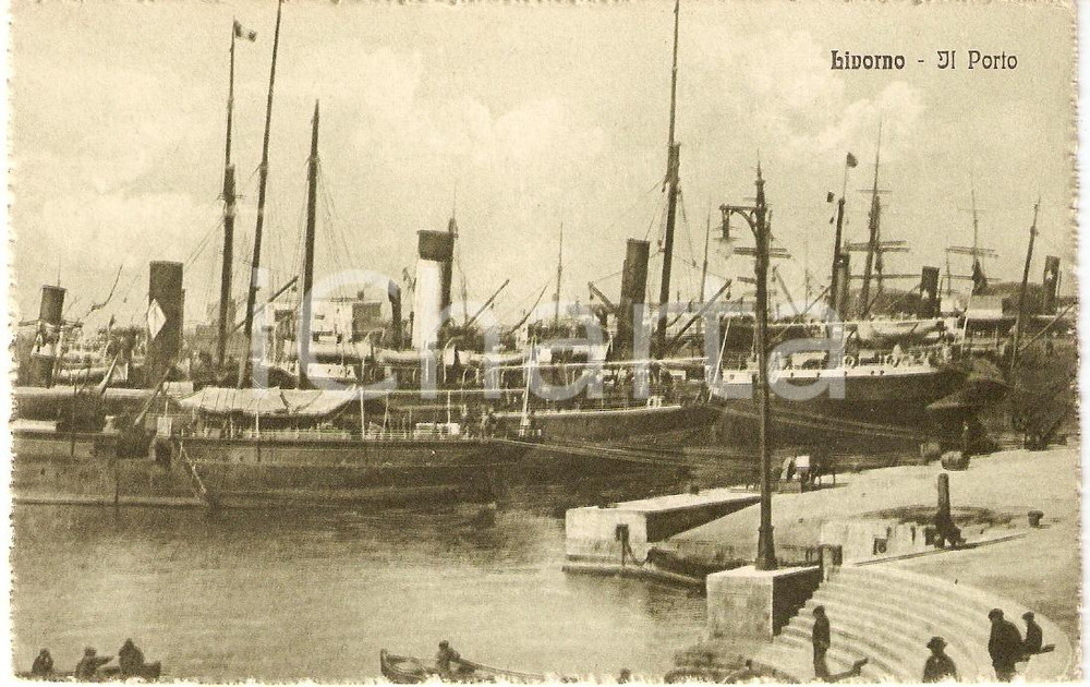 Cartolina originale da collezione 1918 LIVORNO Navi ormeggiate al PORTO Animata Cartolina FP NV 1