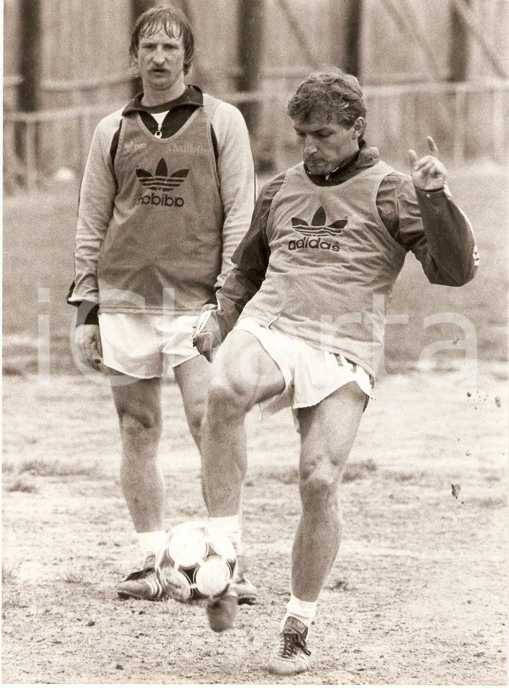Fotografia d epoca originale 1982 POLONIA Calcio MONDIALI Andrzej IWAN Andrzej SZARMACH allenamento Foto 1