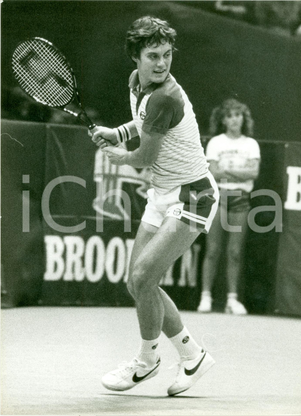 Fotografia d epoca originale 1980 ca TENNIS Servizio Gene MAYER durante un match Fotografia 1