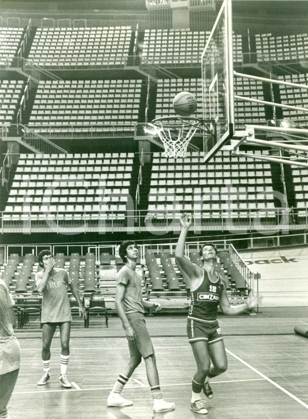 Fotografia d epoca originale 1978 MILANO Basket XEROXCINZANO Allenamenti prima della partita FOTOGRAFIA 1