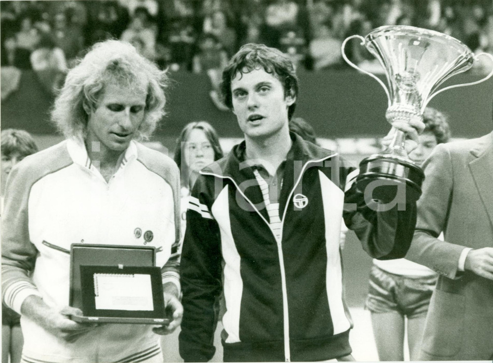Fotografia d epoca originale 1978 MILANO Tennis Vitas GERULAITIS Sandy MAYER vincono MILAN INDOOR Foto 1