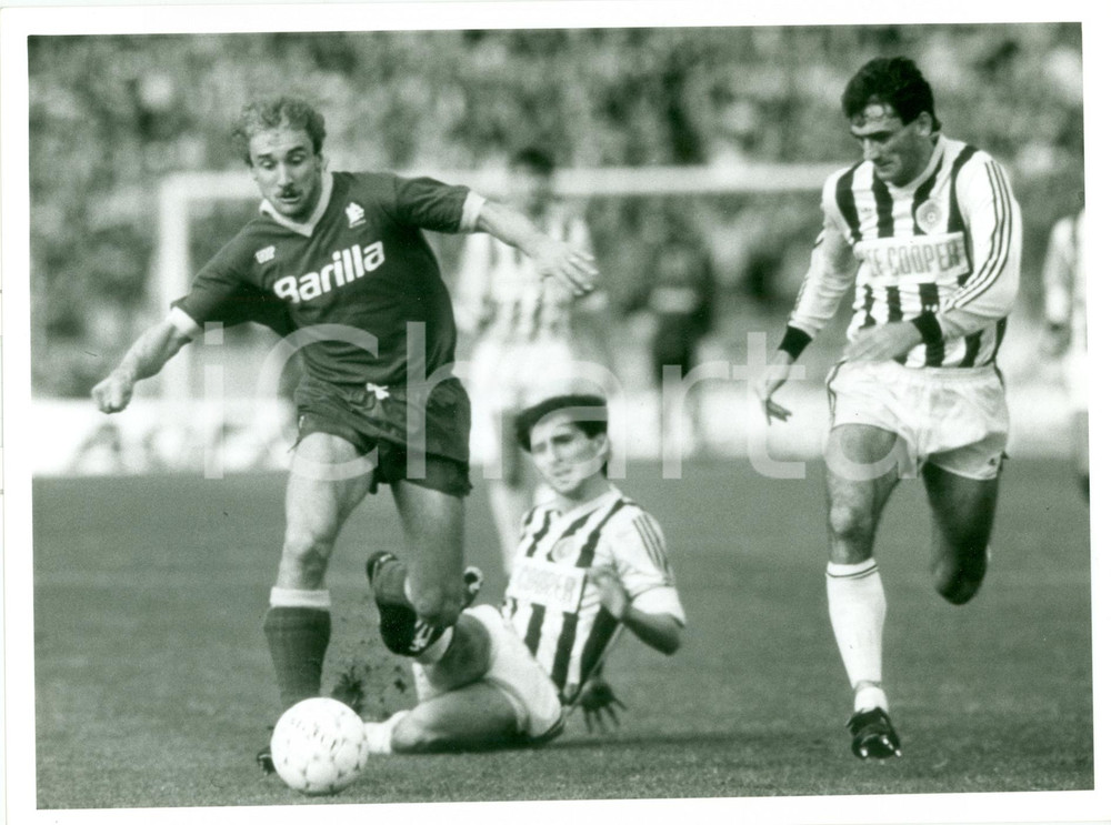 Fotografia d epoca originale 1988 COPPA UEFA Calcio ROMA  PARTIZAN Rudi VOELLER corre con palla Foto 1