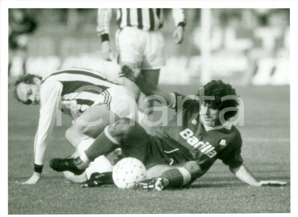 Fotografia d epoca originale 1988 UEFA Calcio ROMA  PARTIZAN Roberto POLICANO in scivolata Fotografia 1