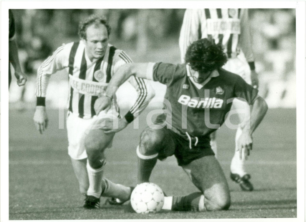 Fotografia d epoca originale 1988 UEFA Calcio ROMA  PARTIZAN Roberto POLICANO durante scivolata Fotografia 1