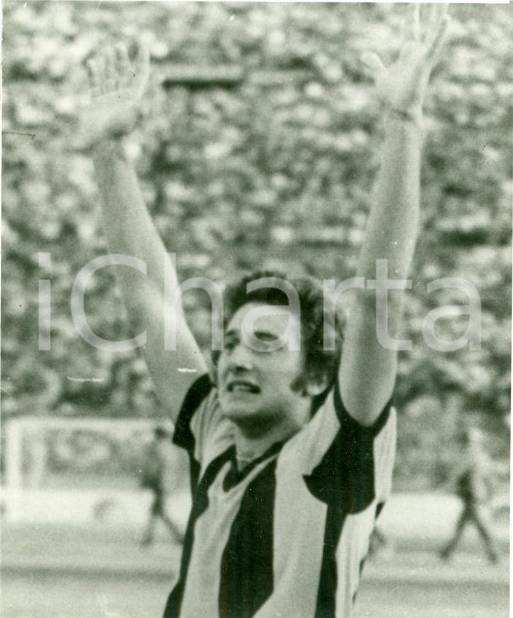 Fotografia d epoca originale 1973 URUGUAY Calcio Ferdinando MORENA esulta maglia PENAROL Fotografia 1
