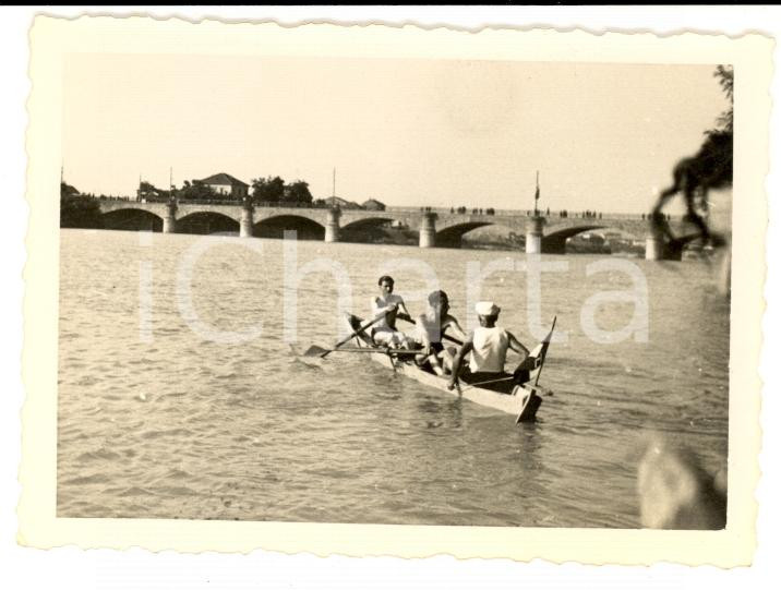 Fotografia d epoca originale 1934 ALESSANDRIA Gara di canottaggio tra militari sul TANARO Foto 9x6 cm 1
