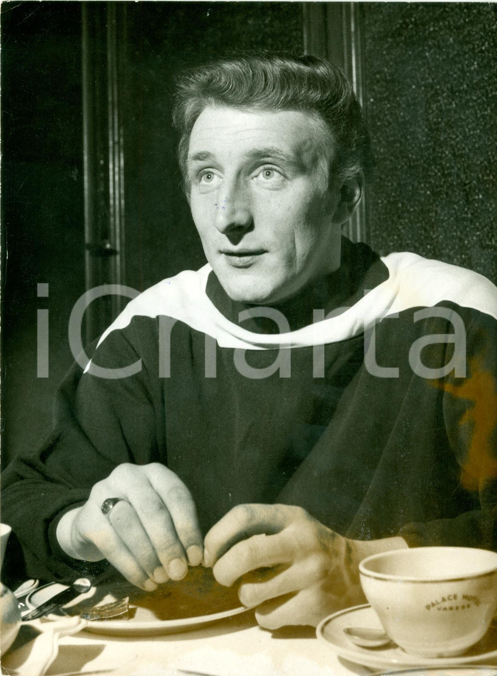 Fotografia d epoca originale 1980 ca CALCIO Calciatore Tommy GEMMELL a colazione Fotografia 1