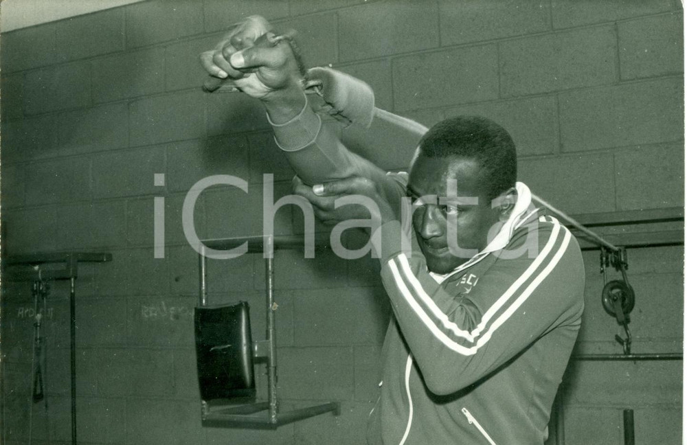 Fotografia d epoca originale 1983 BUENOS AIRES Boxe Pugile Francisco DE JESUS CHIQUINHO si allena Foto 1