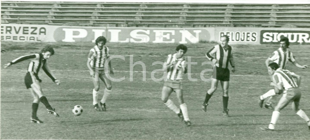Fotografia d epoca originale 1973 URUGUAY Calcio Ferdinando MORENA in azione in campo Fotografia 1